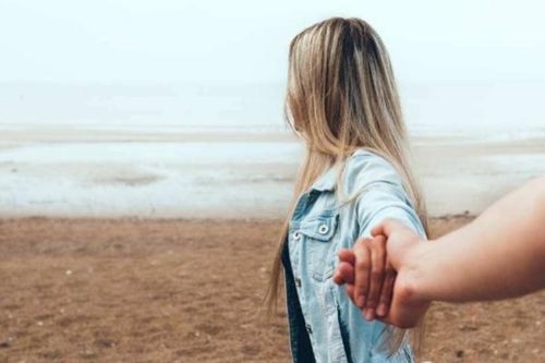 女生主动挽回的表现,女生自发挽回如何表现