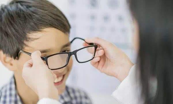 近视很深能挽回吗,能治愈深度近视吗？