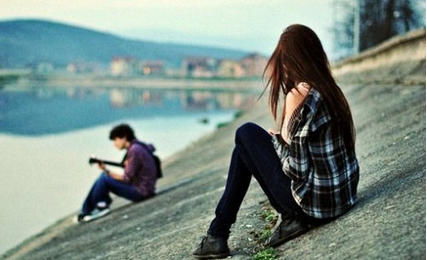 当女生低头挽回男生，低头不是认输，是为了挽回爱情