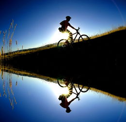 被拉黑先别挽回，不再挽回被拉黑，追求新机会