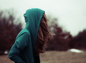 分手后女人哭着挽回,女人离别后伤心求复合